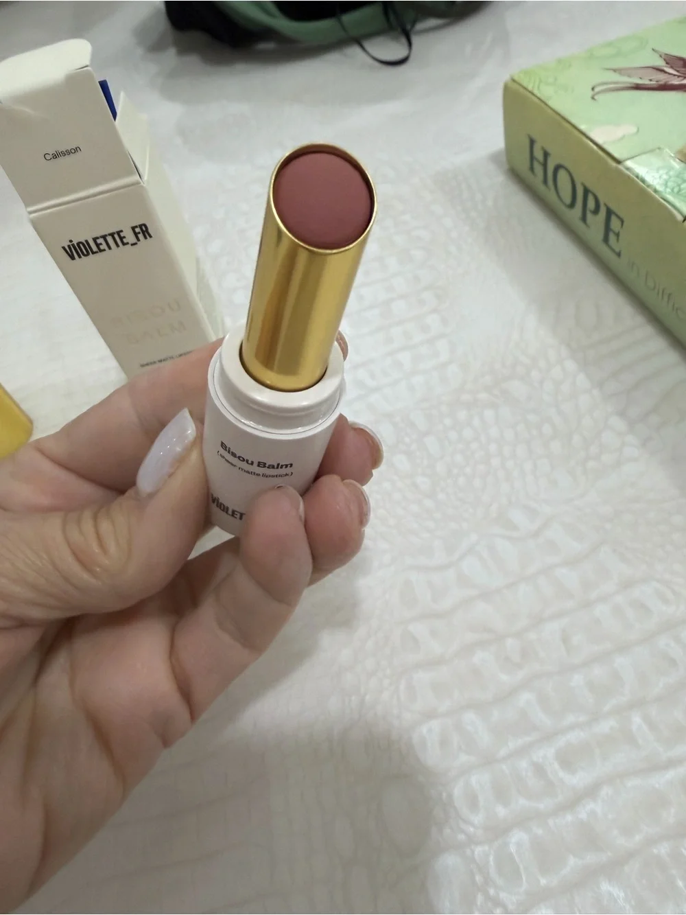 Bisou Bisou Sheer Matte Balm in Gold & White